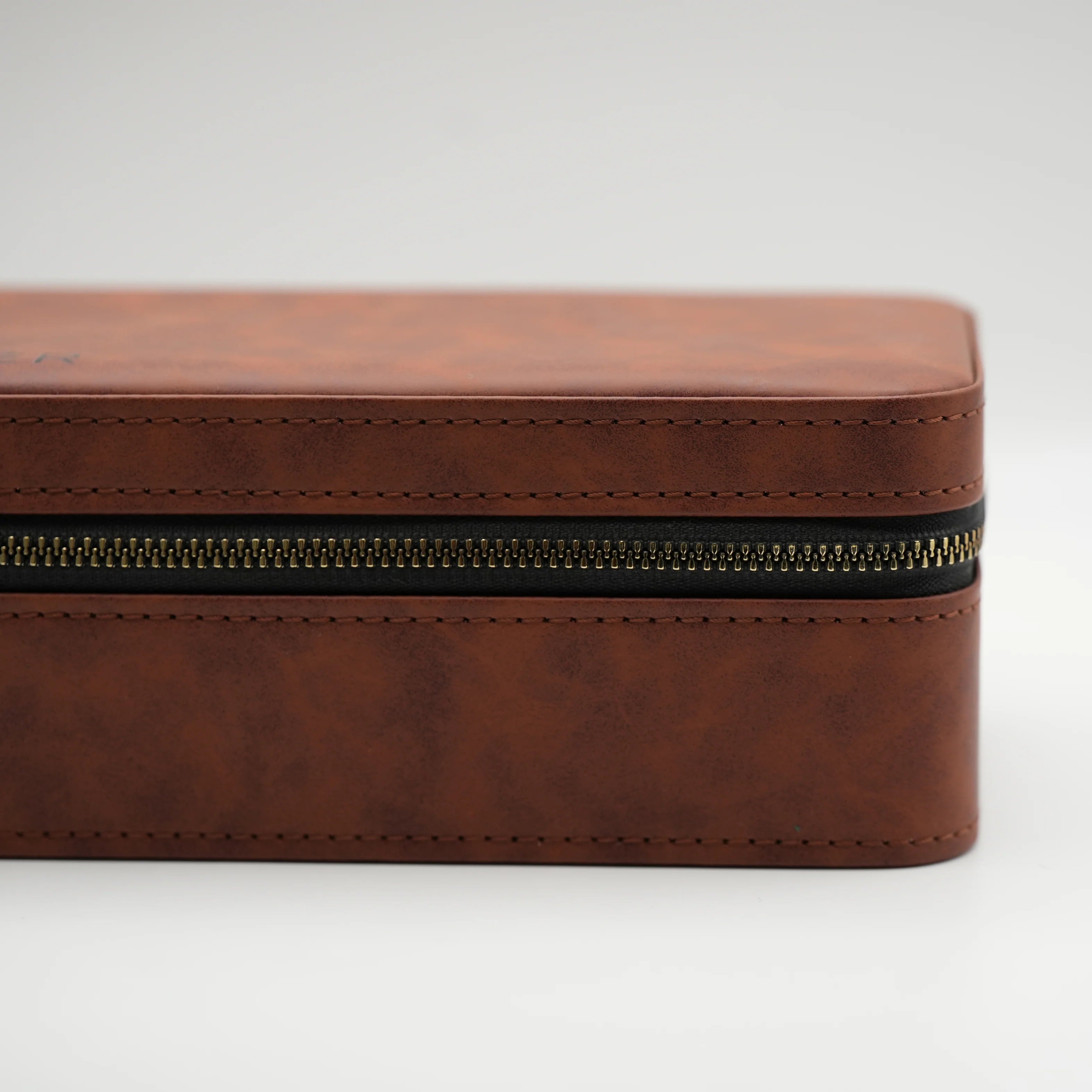 Orliér VaultCase – 6 Slots Customize