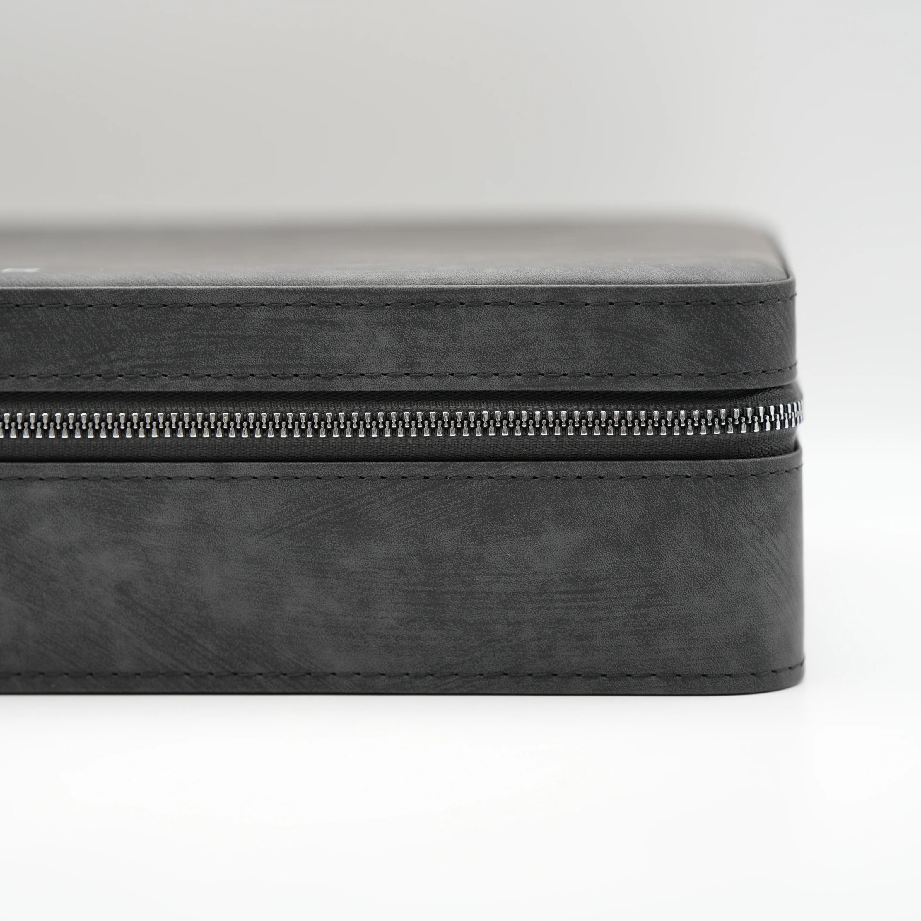 Orliér VaultCase – 12 Slots Customize